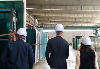 Clienții belgieni vizitează MIGO GLASS pentru auditul fabricii, lansând un no...