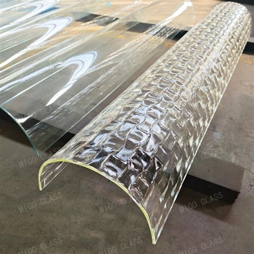 Sticlă cu model curbat