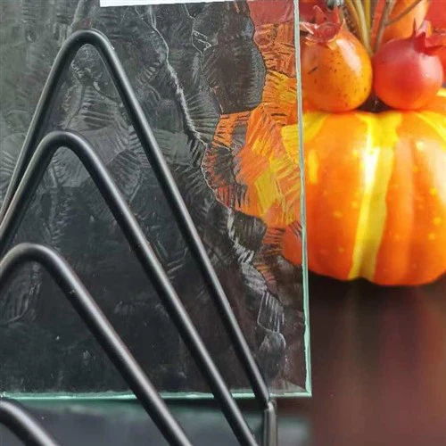 Sticlă plutitoare modelată