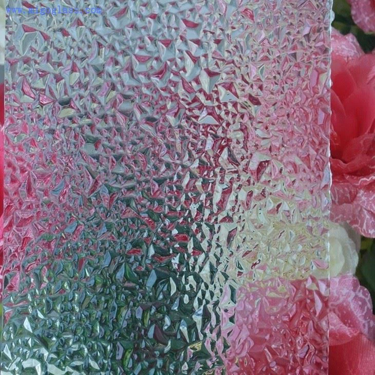 Low-Iron Diamond Textured Glass